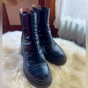 Dark blue Stuart Weitzman snakeskin platform booties size 7